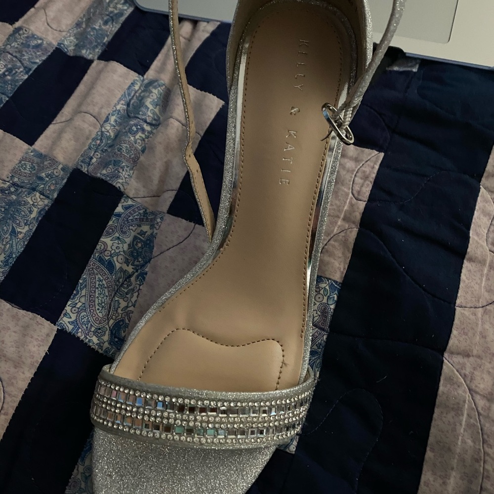 Silver heels - Picture 6 of 6